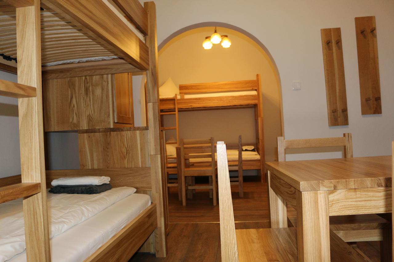 Hotel Sinos كلاغنفورت المظهر الخارجي الصورة